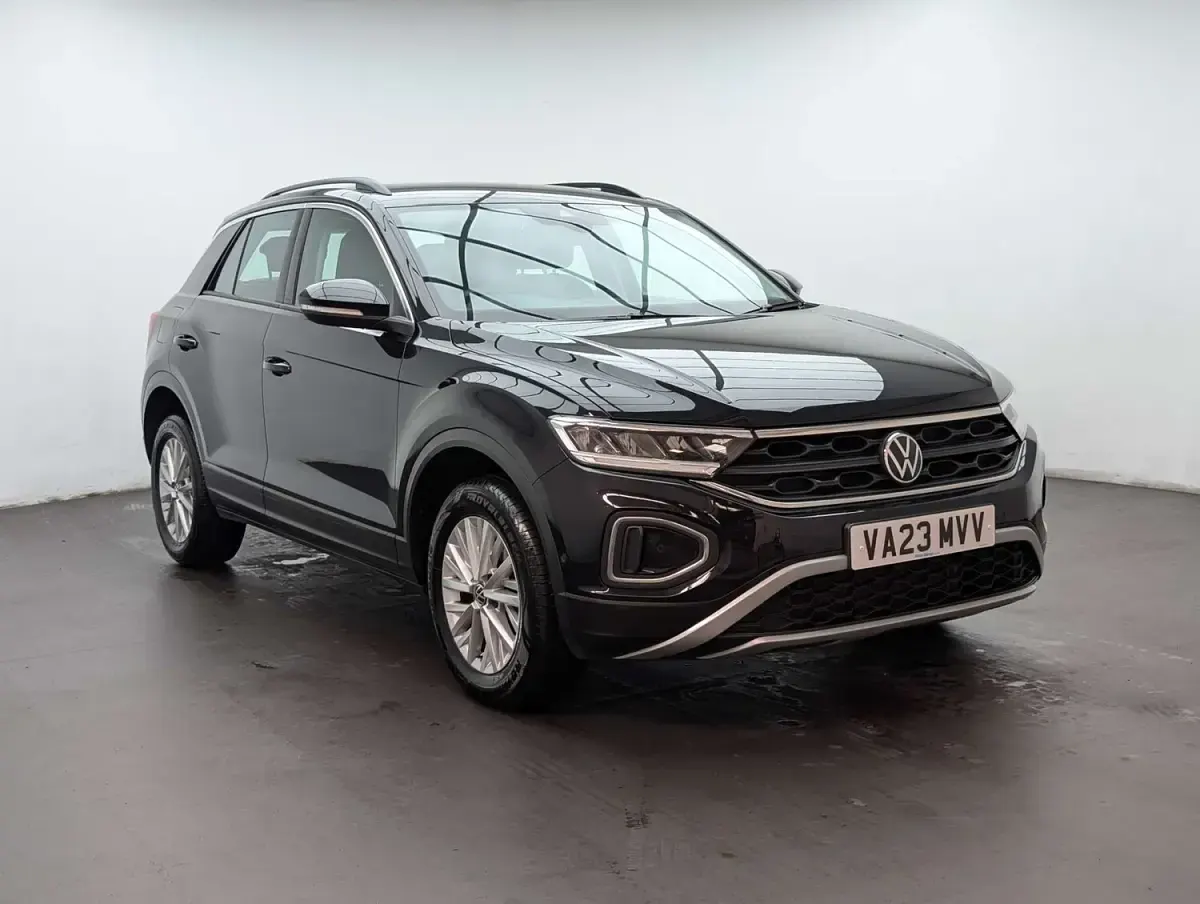 Used VW T-Roc Life 150 HP (110 kW) 2023 Black SUV