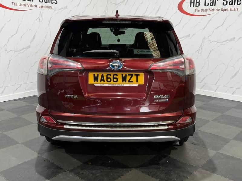 Used Toyota RAV4 197 HP (144 kW) 2016 Red SUV