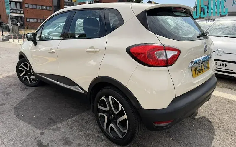 Used Renault Captur Dynamique 90 HP (66 kW) 2014 Cream SUV