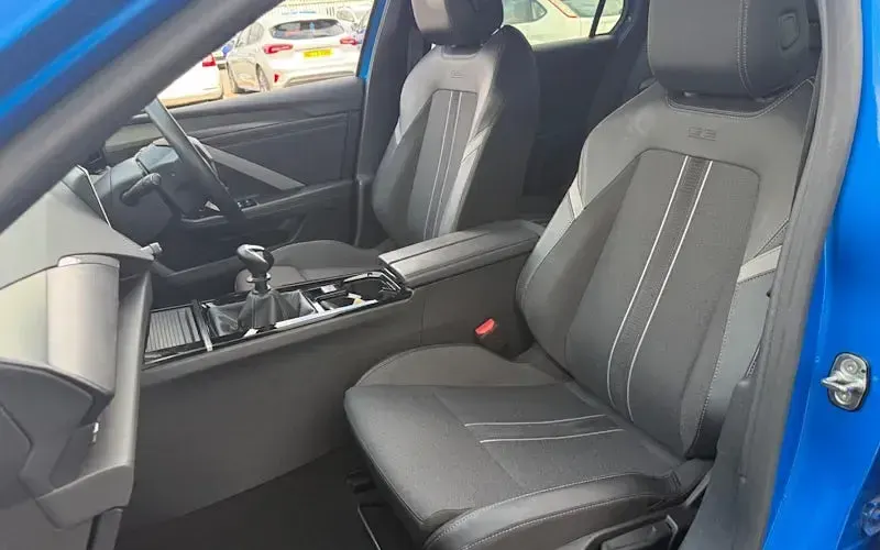 Used Vauxhall Astra 131 HP (96 kW) 2025 Blue Estate