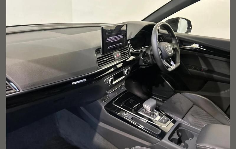 Used Audi Q5 Black Edition 200 HP (147 kW) 2024 Blue SUV