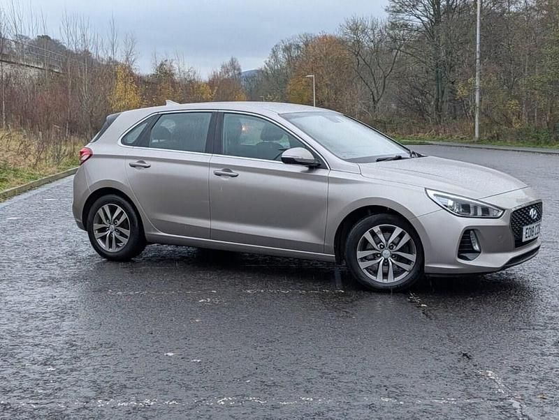 Used Hyundai i30 SE 120 HP (88 kW) 2018 Beige Hatchback