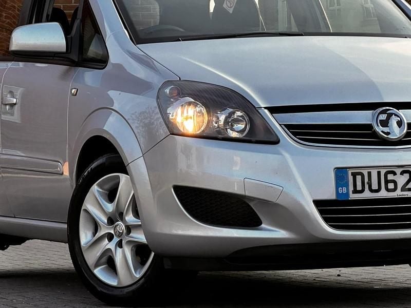 Used Vauxhall Zafira 120 HP (88 kW) 2013 Silver MPV