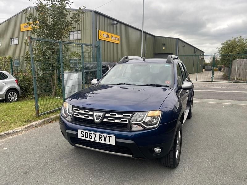 Used Dacia Duster Lauréate 110 HP (80 kW) 2017 Blue SUV