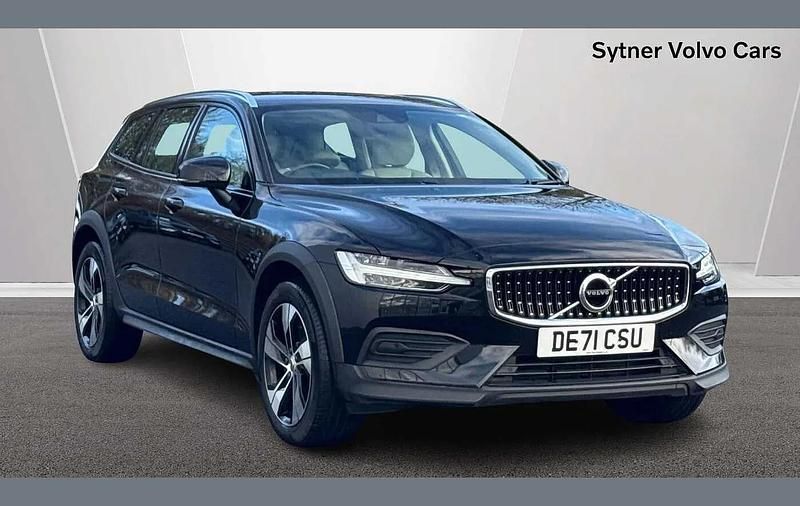 Used Volvo V60 CC 247 HP (181 kW) 2021 Black Estate