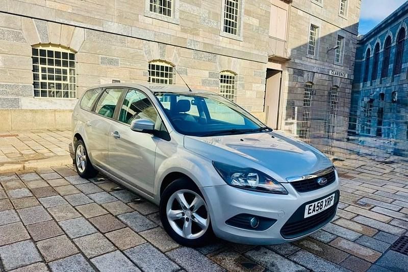 Silver Used 2008 Ford Focus Zetec Estate | £2,395 (Fair price) - Image 1/1
