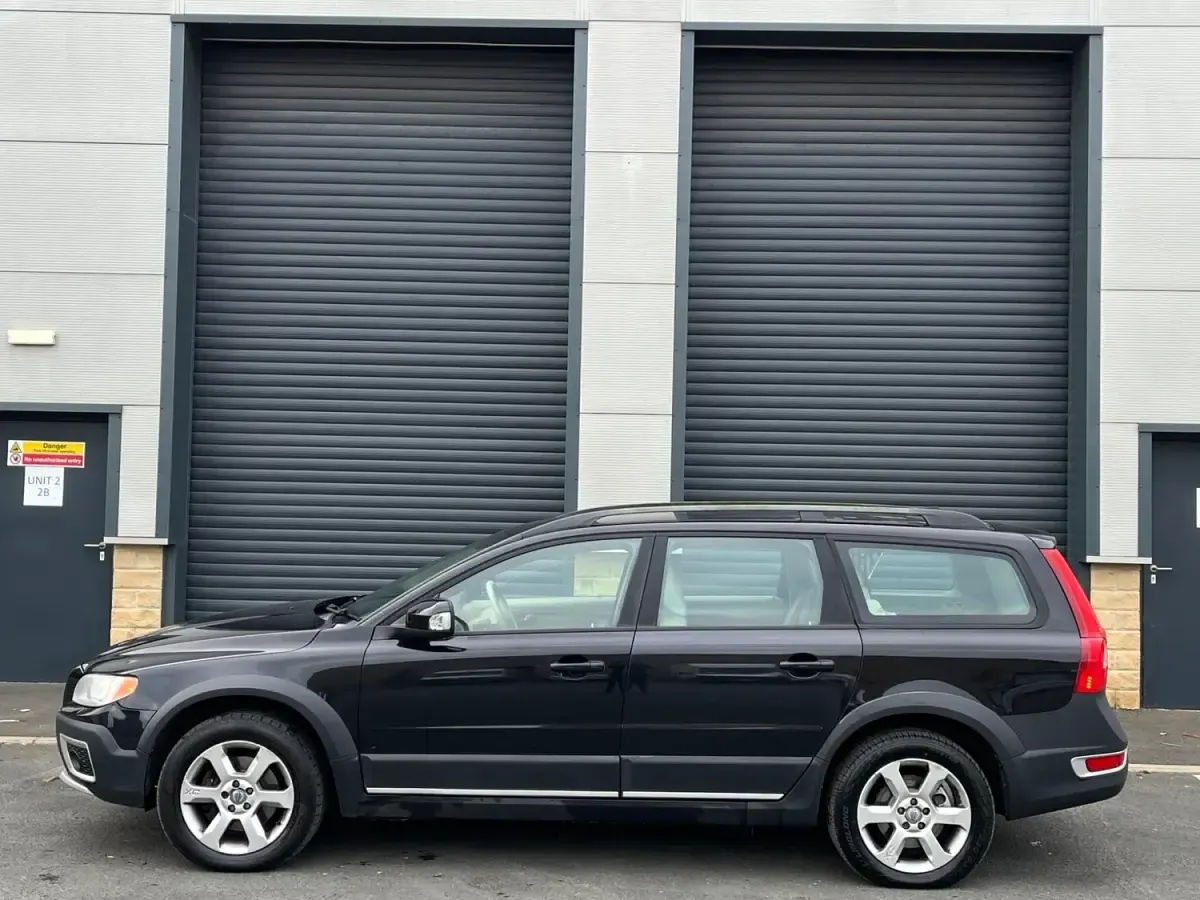 Usado Volvo XC70 SE 185 HP (136 kW) 2007 Preto Carrinha