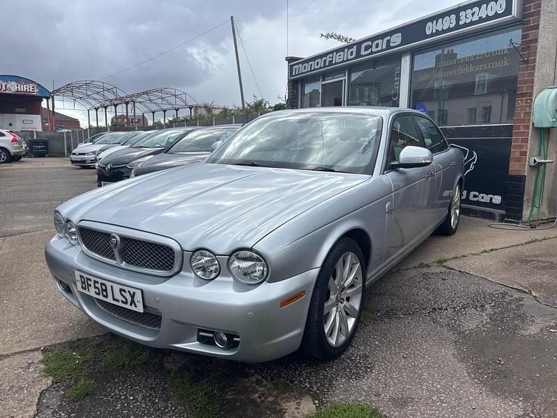 Used Jaguar XJ Executive 207 HP (152 kW) 2008 Silver Sedan