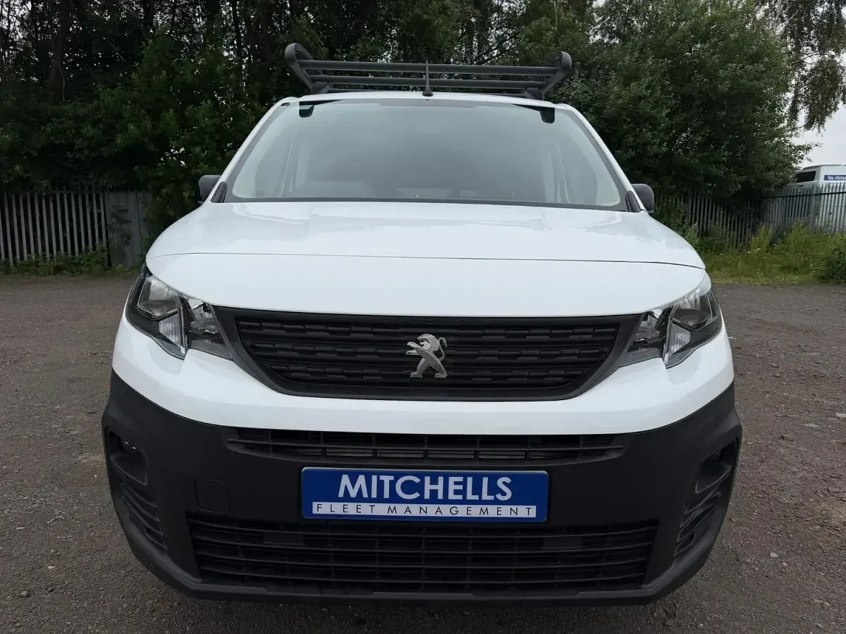 Used Peugeot Partner Premium 131 HP (96 kW) 2022 White MPV