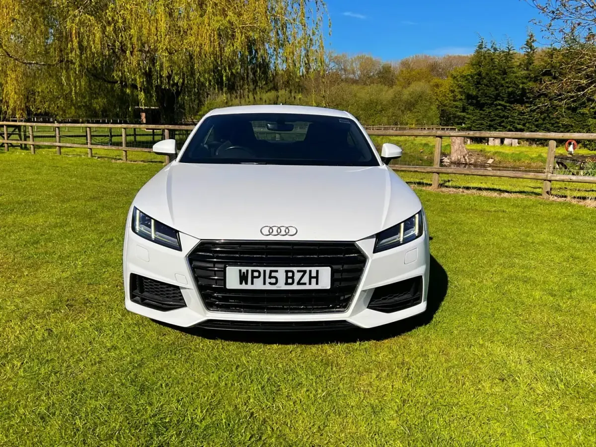 Begagnad Audi TT S-Line 184 HK (135 kW) 2015 Vit Sportkupé