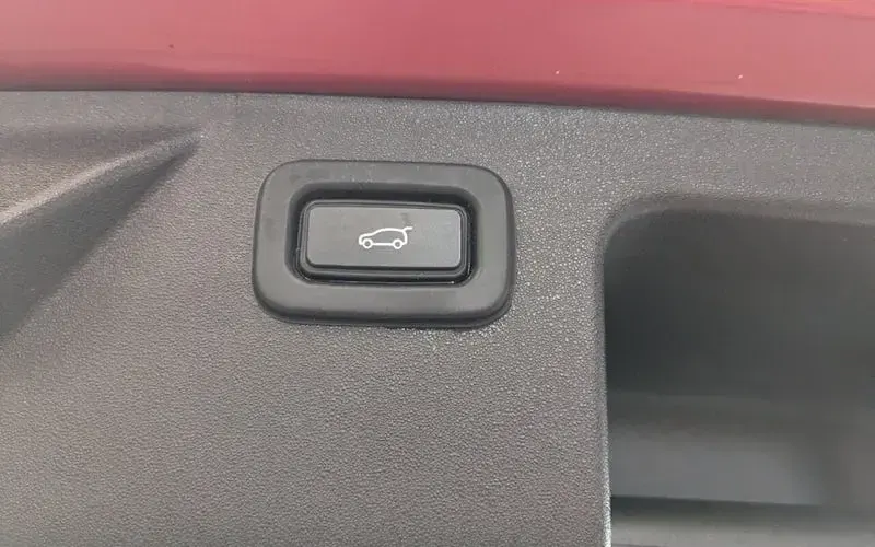 Used Land Rover Discovery Sport SE Dynamic 150 HP (110 kW) 2019 Red SUV
