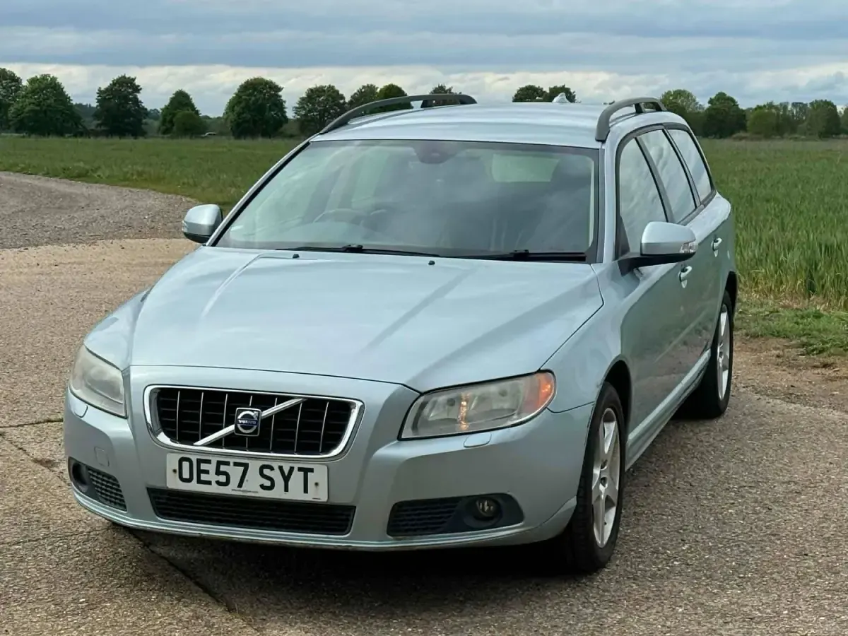 Used Volvo V70 SE 2008 Blue Estate