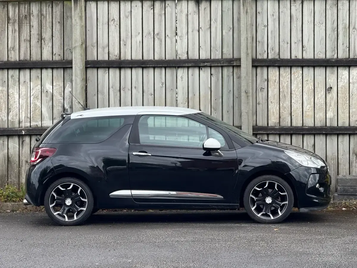 Usado Citroën DS3 110 CV (80 kW) 2014 Negro Utilitario