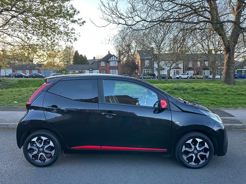 Usado Toyota Aygo Trend 72 HP (52 kW) 2019 Preto Citadino