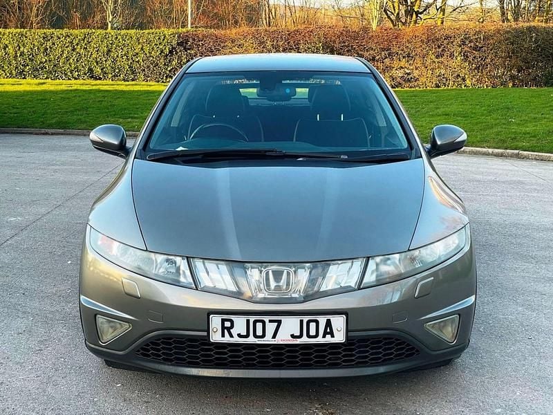 Begagnad Honda Civic EX 138 HK (101 kW) 2007 Grå Halvkombi