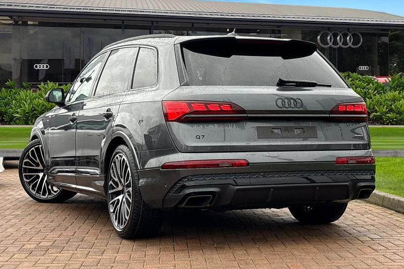 New Audi Q7 Comfort 2025 Grey SUV