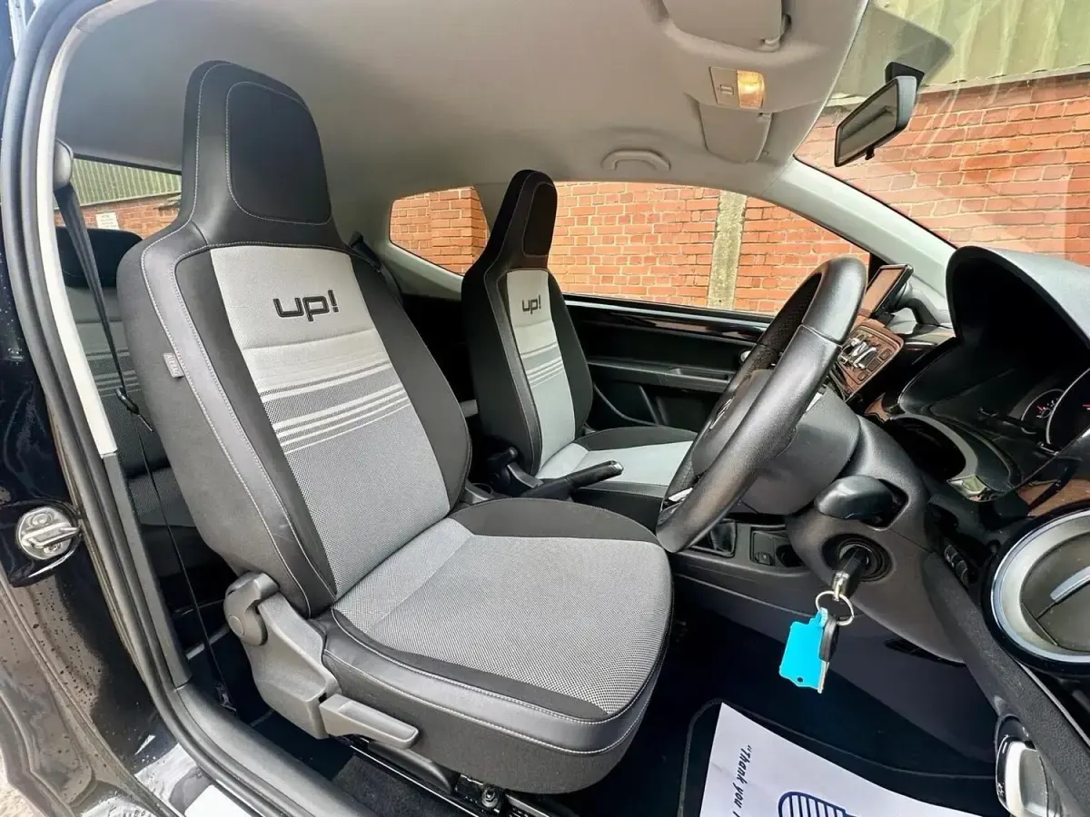 Usado VW up! 2012 Preto Citadino