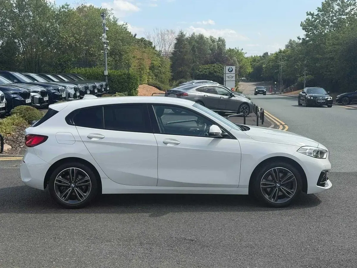 Used BMW 118 Sport Line 138 HP (101 kW) 2020 White Hatchback