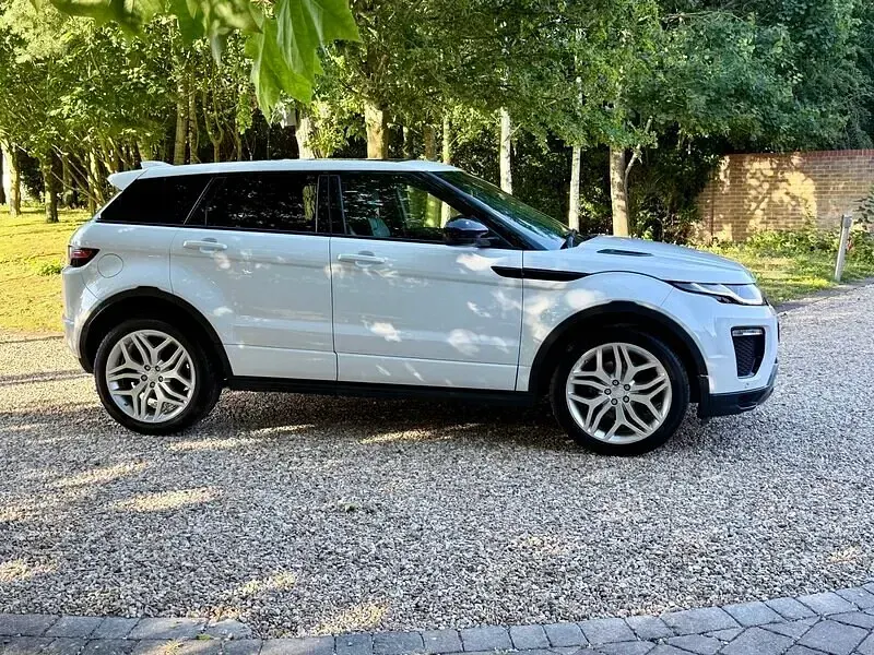 Used Land Rover Range Rover evoque HSE Dynamic 2018 White Estate