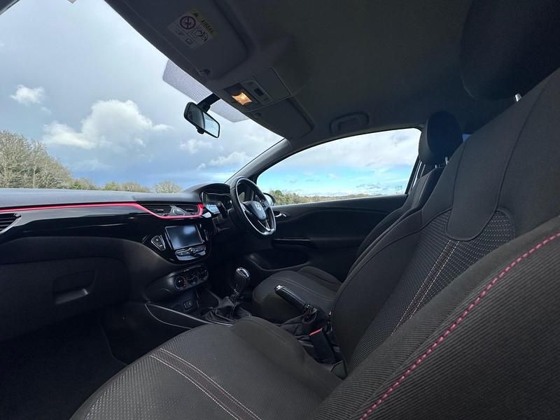 Used Vauxhall Corsa Edition 150 HP (110 kW) 2017 White Hatchback