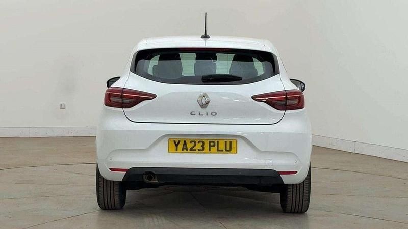 Used Renault Clio V Evolution 90 HP (66 kW) 2023 White  Hatchback