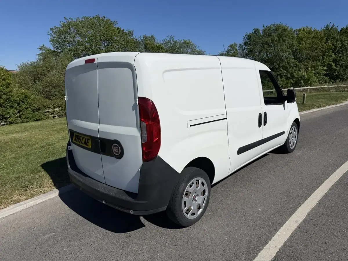 Usado Fiat Doblò 90 HP (66 kW) 2015 Branco Monovolume
