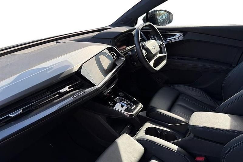 Used Audi Q4 e-tron Comfort 125 kW (170 HP) 2021 Navarra blue SUV