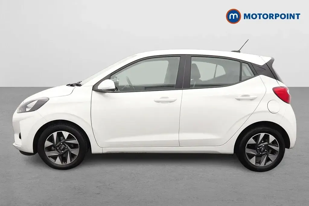 Used Hyundai i10 Advanced 2024 White Hatchback