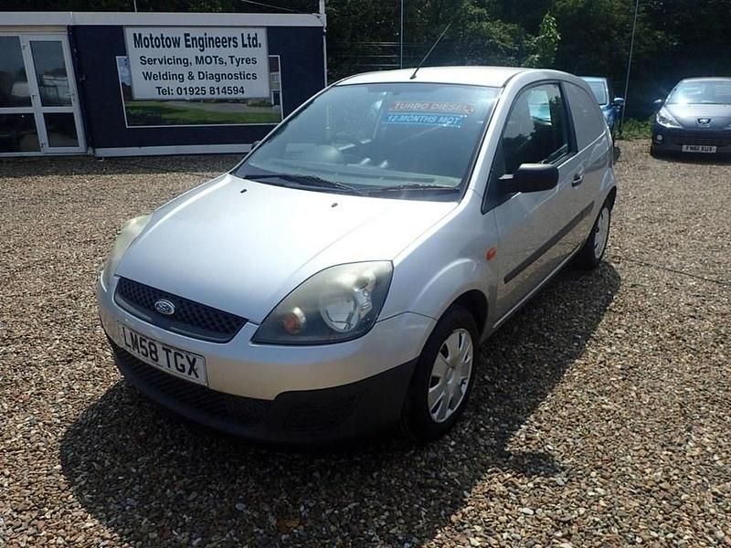 Used Ford Fiesta 68 HP (50 kW) 2008 Silver Hatchback