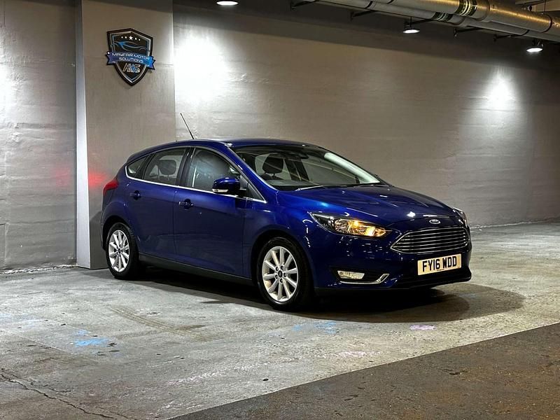 Used Ford Focus Titanium 120 HP (88 kW) 2016 Blue Hatchback