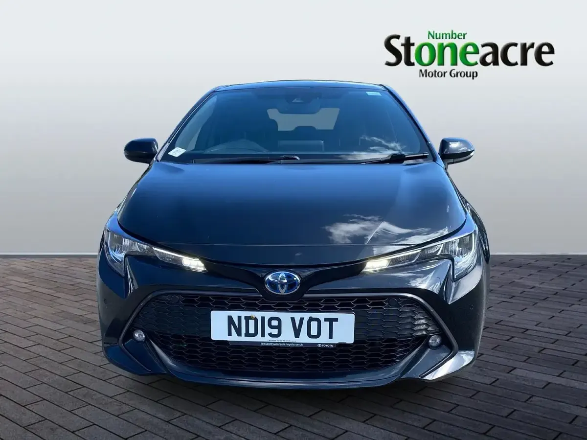 Used Toyota Corolla Design 122 HP (89 kW) 2019 Black Hatchback