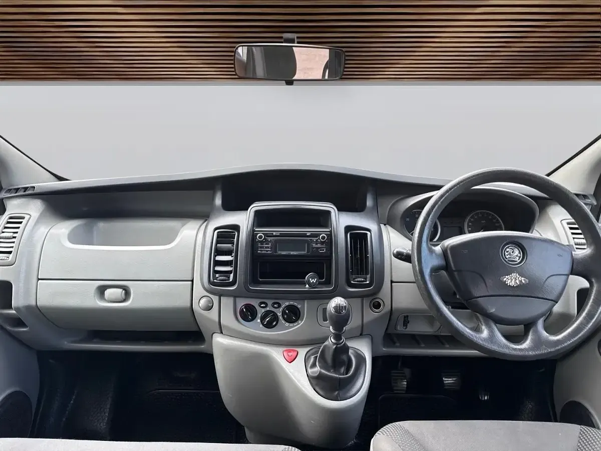 Used Vauxhall Vivaro 115 HP (84 kW) 2014 White MPV