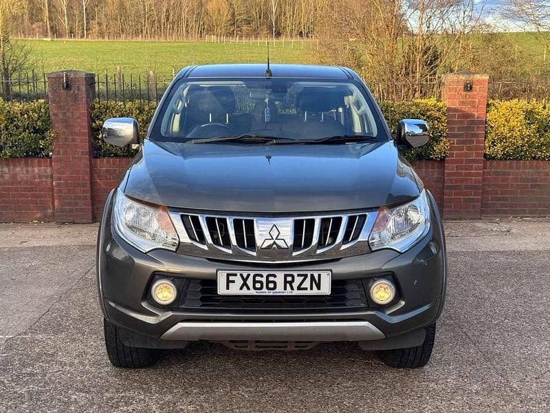 Used Mitsubishi L200 2016 Green Pickup