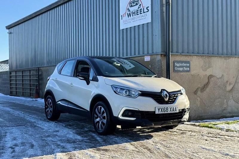 White Used 2018 Renault Captur Play SUV | £7,495 (Fair price) - Image 1/1
