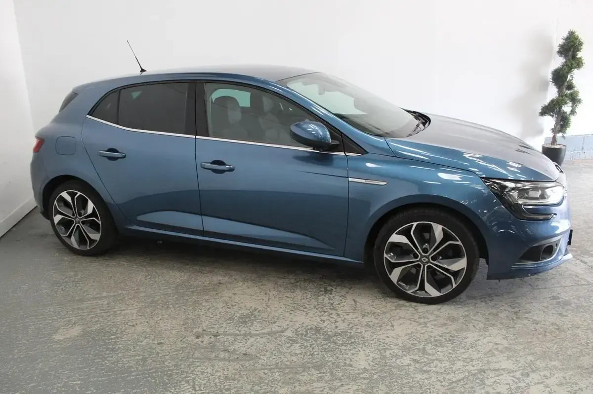 Used Renault Mégane IV Signature 130 HP (95 kW) 2016 Blue Hatchback