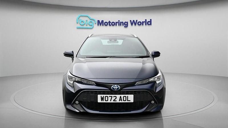 Used Toyota Corolla 140 HP (102 kW) 2023 Blue Estate