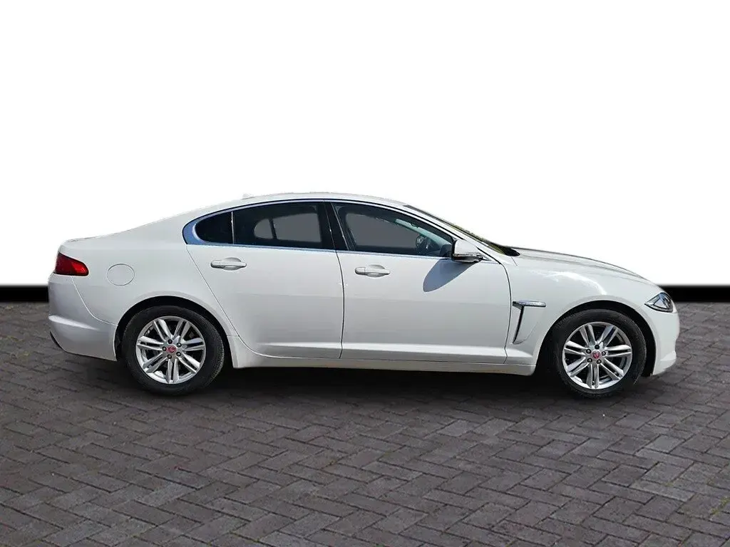 Begagnad Jaguar XF Luxury 163 HK (119 kW) 2014 Vit Sedan