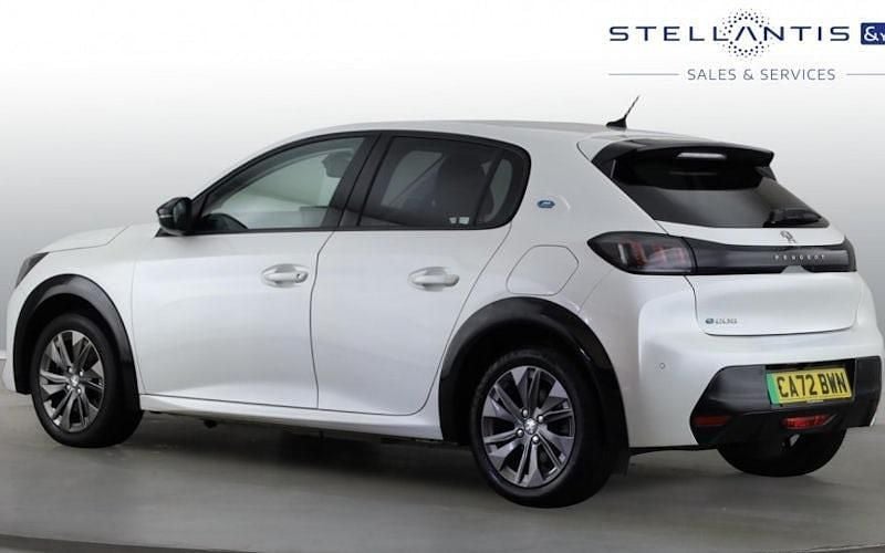 Used Peugeot e-208 Allure+ 100 kW (136 HP) 2022 White Hatchback