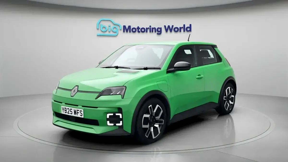 Used Renault R5 Evolution 89 kW (122 HP) 2025 Green Hatchback