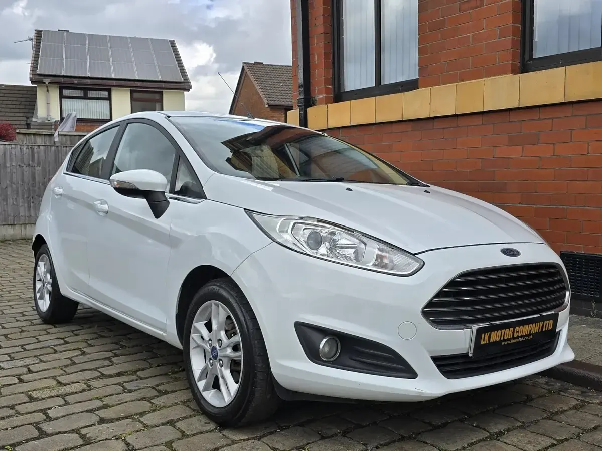 Used Ford Fiesta Zetec 2014 White Hatchback