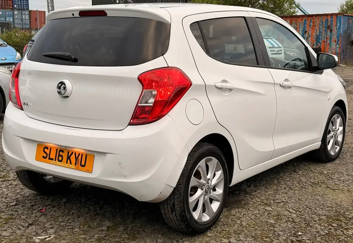 Used Vauxhall Viva 75 HP (55 kW) 2016 White Hatchback