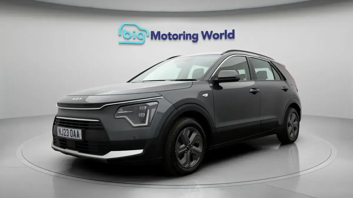 Usado Kia Niro 141 HP (103 kW) 2023 Cinzento SUV