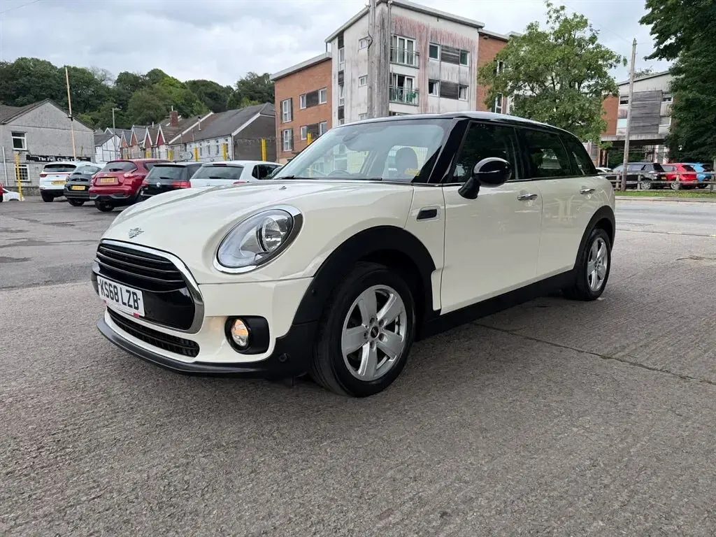 Used Mini Cooper Clubman 136 HP (100 kW) 2018 White Estate