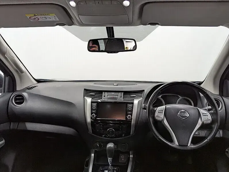 Used Nissan Navara Tekna 190 HP (139 kW) 2021 Grey Pickup