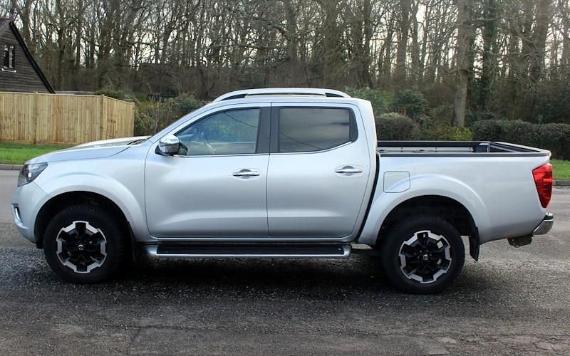 Used Nissan Navara Tekna 190 HP (139 kW) 2021 Silver Pickup