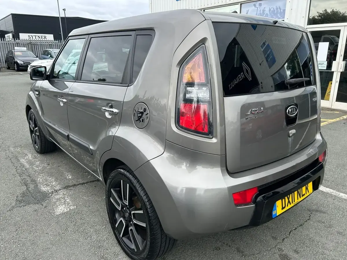 Used Kia Soul 126 HP (92 kW) 2011 Silver SUV