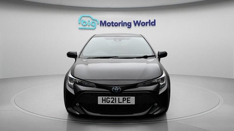 Used Toyota Corolla Design 122 HP (89 kW) 2021 Black Hatchback