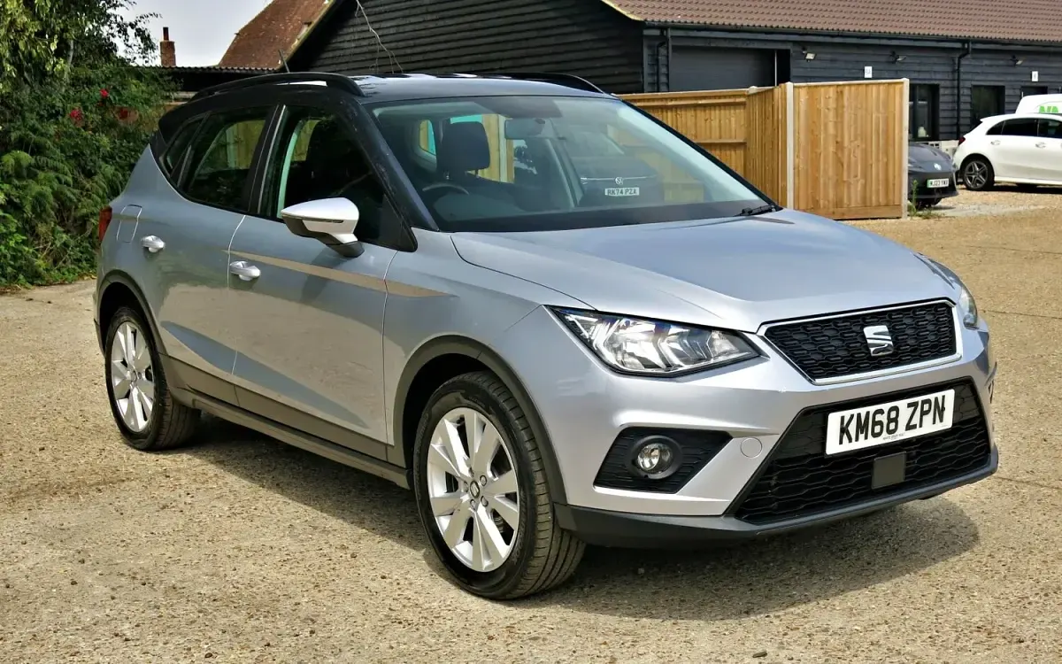 Used Seat Arona SE Technology 115 HP (84 kW) 2019 Silver SUV