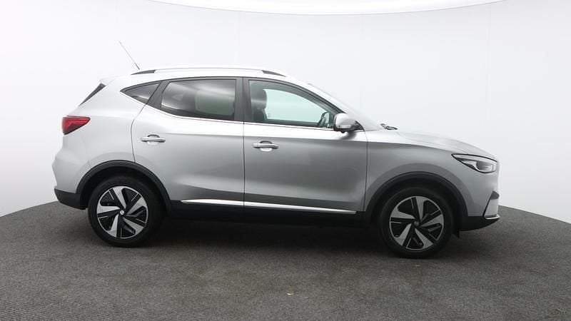 Używany MG ZS Trophy Connect 114 kW (156 KM) 2023 Srebrny Hatchback