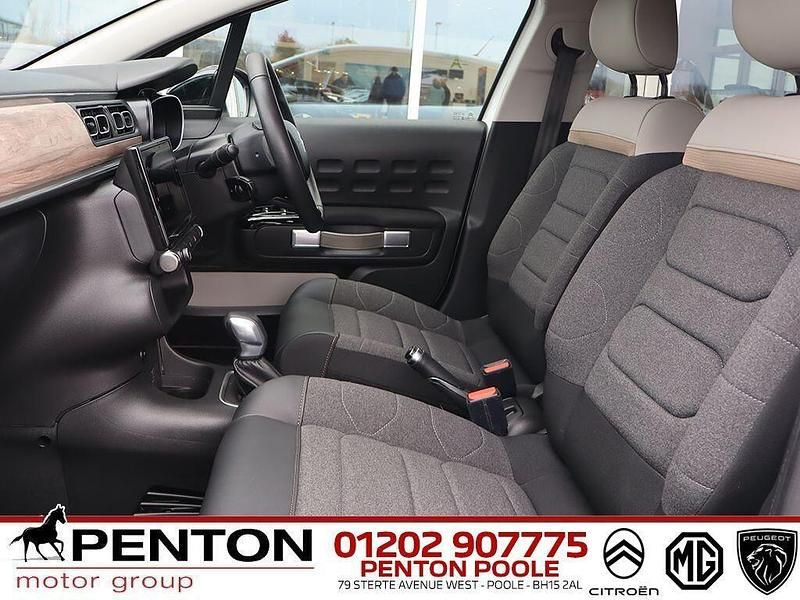 Used Citroën C3 PureTech 110 HP (80 kW) 2022 White Hatchback